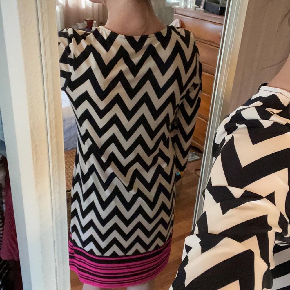 Messini Ladies size S dress with keyhole neckline and chevron stripes - Picture 4 of 17